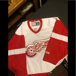Mens CCM Size Small Detroit Red Wings Hockey Jersey